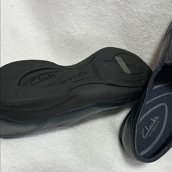 Clarks “in-motion” Women's Navy Blue Leather Loafers 12w 12 wide - Picture 7 of 14